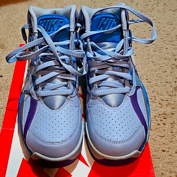 Sneakers - Picture 1 of 4
